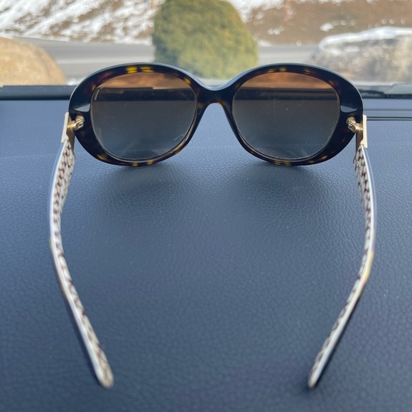Coach sunglasses 😎 - Picture 4 of 5